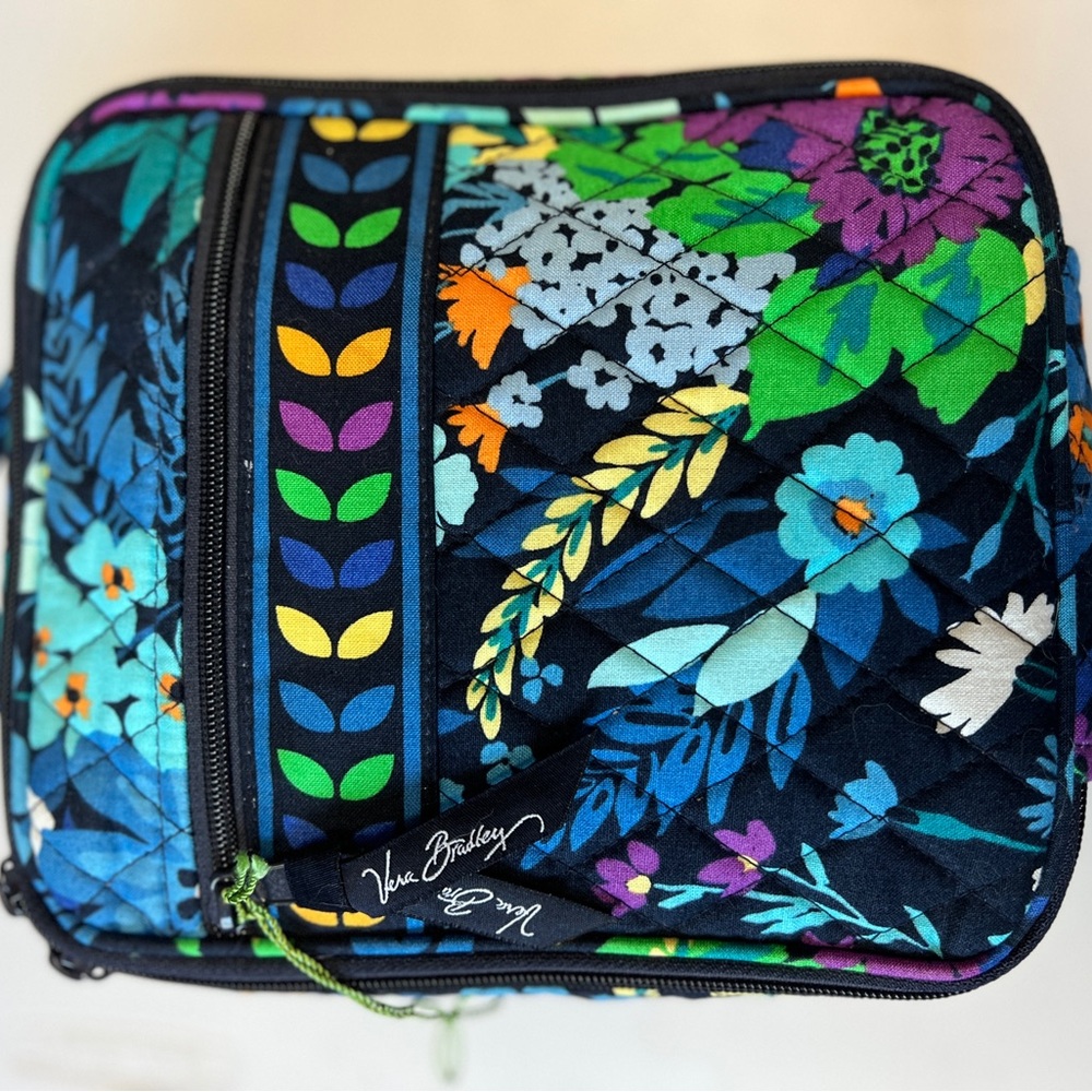 Vera Bradley insulated lunch tote, never used and in excellent condition.